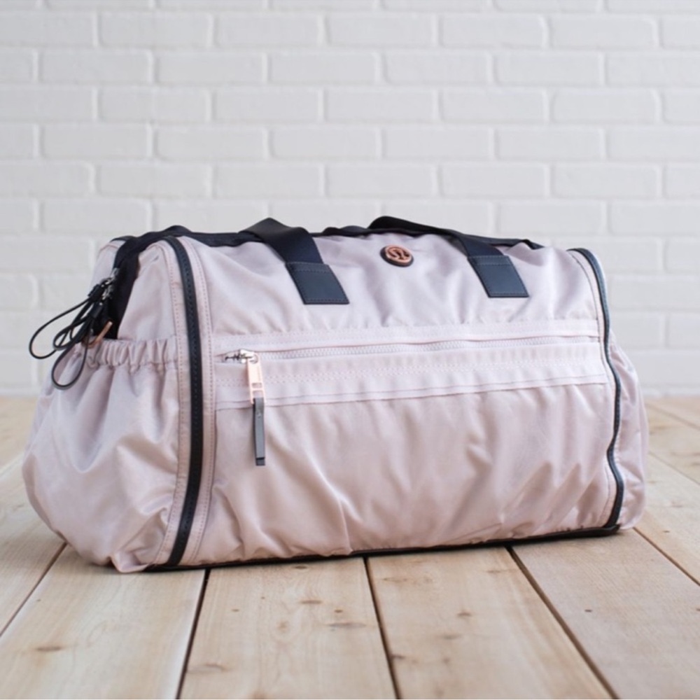 Lululemon Light Blush Pink gym travel duffle weekend warrior rose gold prism